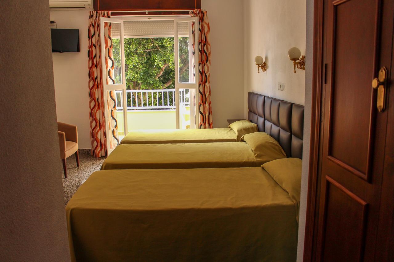 Hostal Esperanza Benajarafe Dış mekan fotoğraf